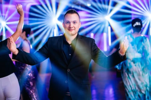 Prečo je kvalitný DJ kľúčový pre dokonalú svadbu